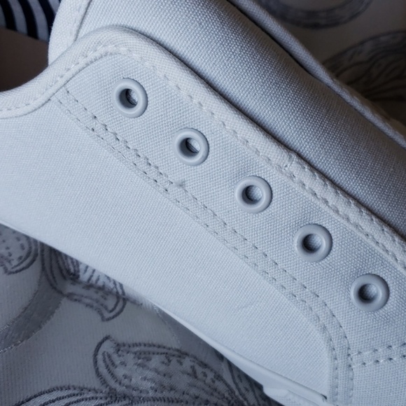 BNIB Crown & Ivy Ciera Laceless Canvas Sneaker - Picture 8 of 8